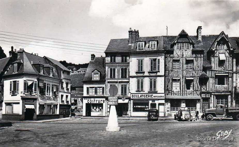 27 Pont Audemer La Place de Verdun.jpg